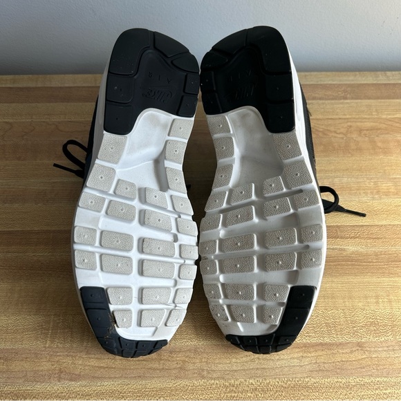 Nike Air Max 1 Ultra SE Women Running Shoes - Picture 4 of 7